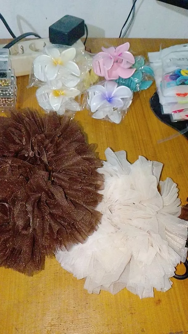 Tampilan ikatan cepol kain tile jumbo untuk hijab bervolume natural