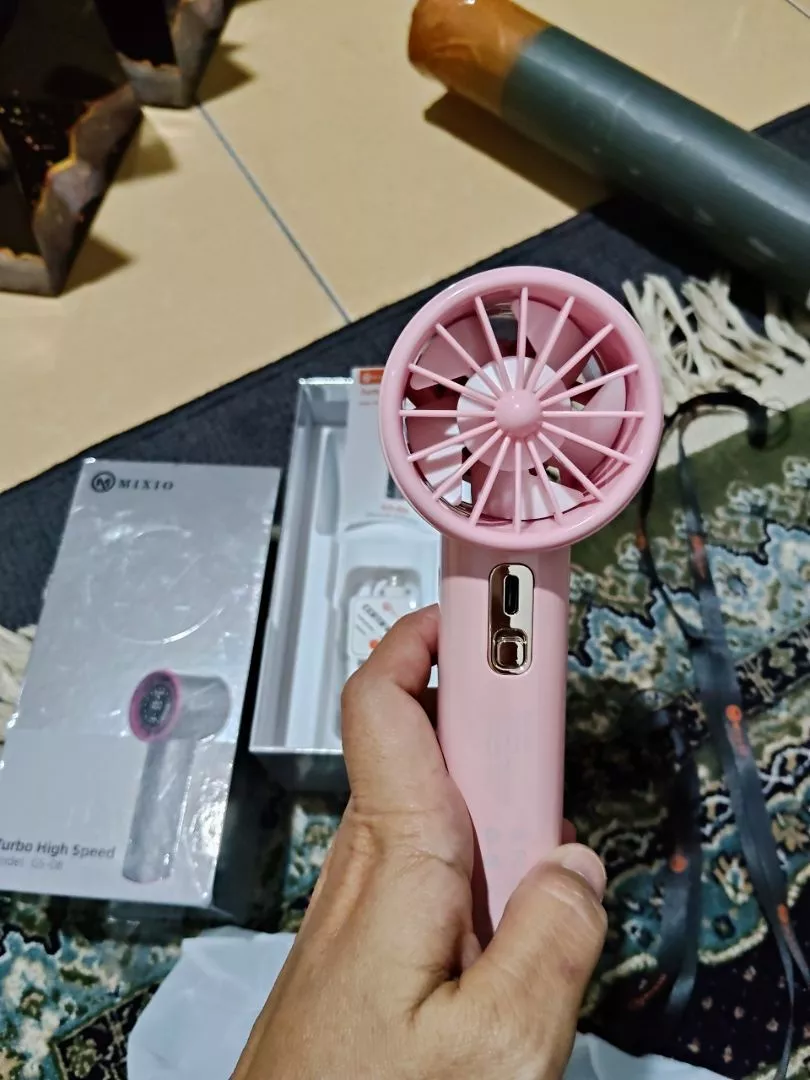 Fitur Layar LED Digital dan Roller 100 Kecepatan MIXIO GS-08