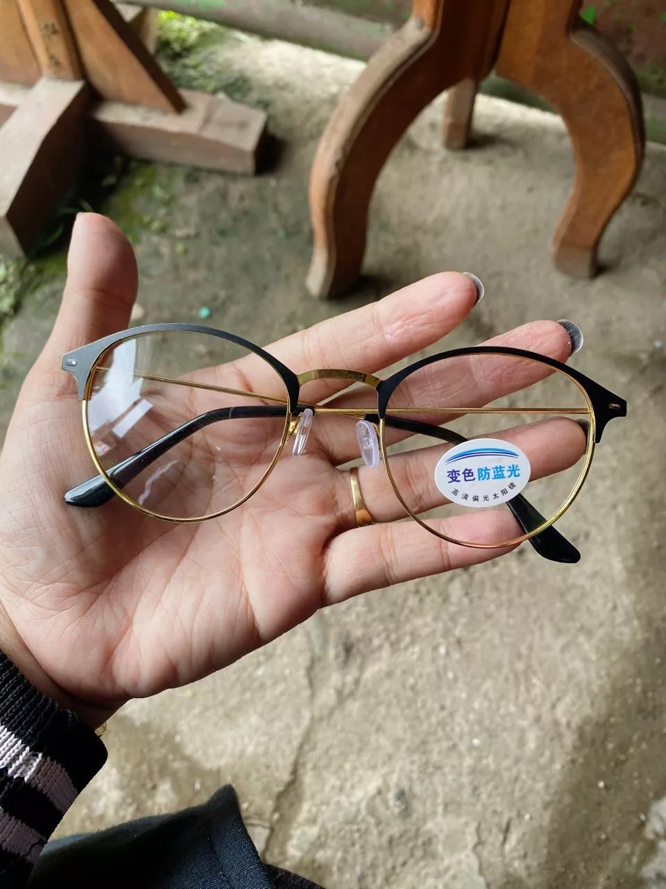 Inspirasi pemakaian kacamata photocromic untuk aktivitas kerja dan berkendara luar ruangan