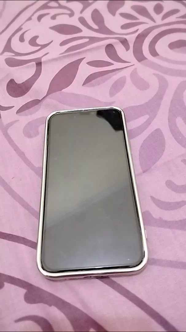 Tempered Glass Superfit iPhone dengan Kotak Cetakan Pasang Presisi