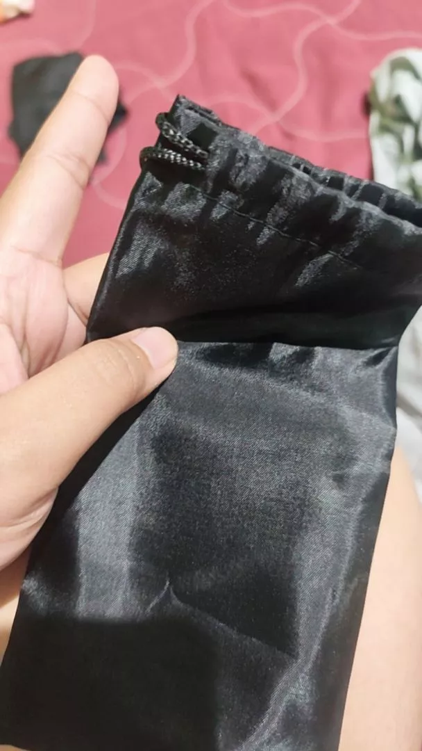 Kapasitas kantong pelindung memuat berbagai ukuran frame kacamata