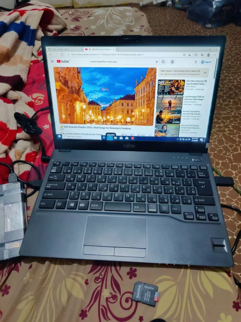 Papan Ketik dan Tata Letak Port Fujitsu MU937