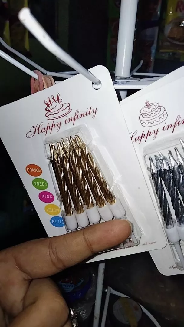 Detail Penyangga Bawah Lilin yang Mencegah Lilin Bersentuhan Langsung dengan Krim Kue
