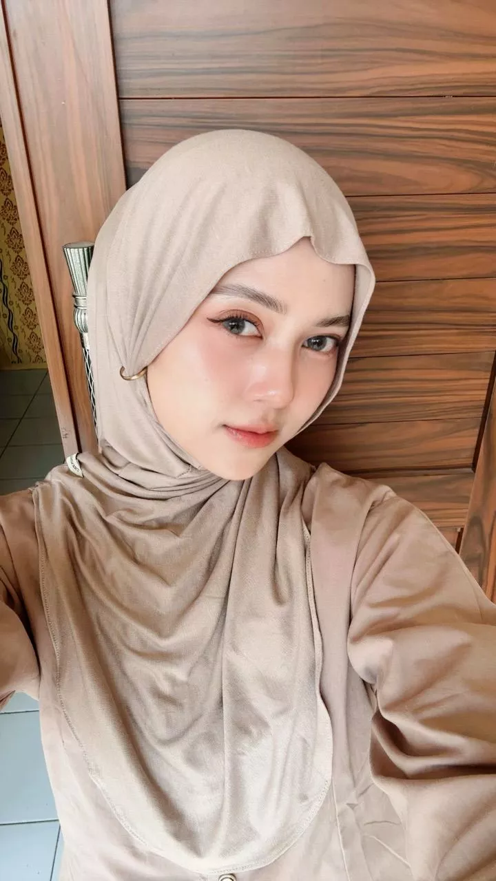 Pengujian jatuhnya kain bergo kaos rayon saat digerakkan aktif ke berbagai arah
