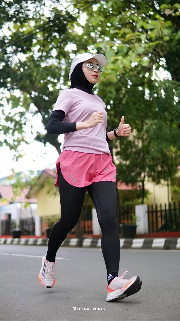 Padu padan bergo instan Kalisha Vanya bersama busana gamis rumah dan pakaian kasual santai