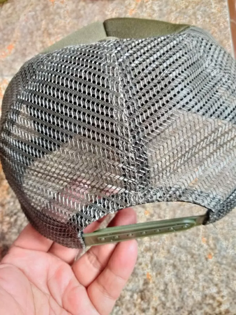 Sistem gesper snapback plastik pengatur lingkar kepala belakang