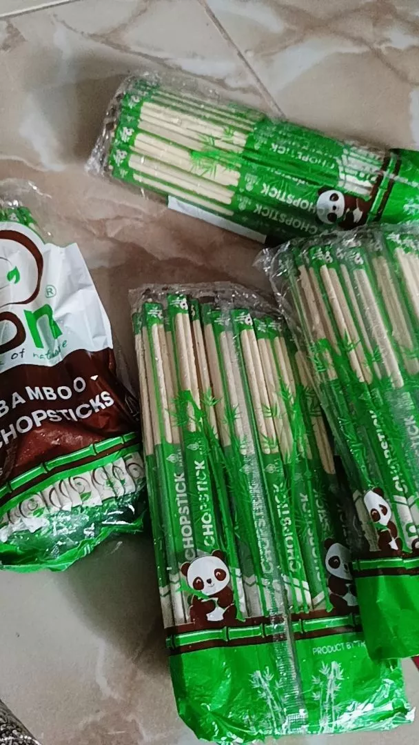 Kemasan Individual Higienis untuk Setiap Pasang Sumpit Bambu