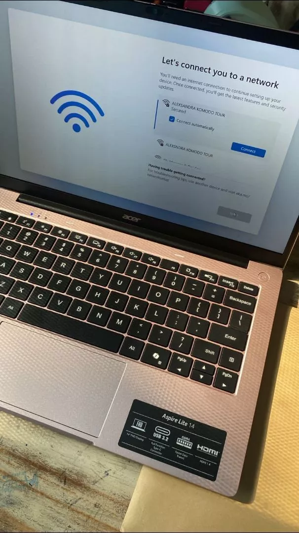 Papan Ketik Ergonomis dan Port Lengkap Acer Aspire Lite 14