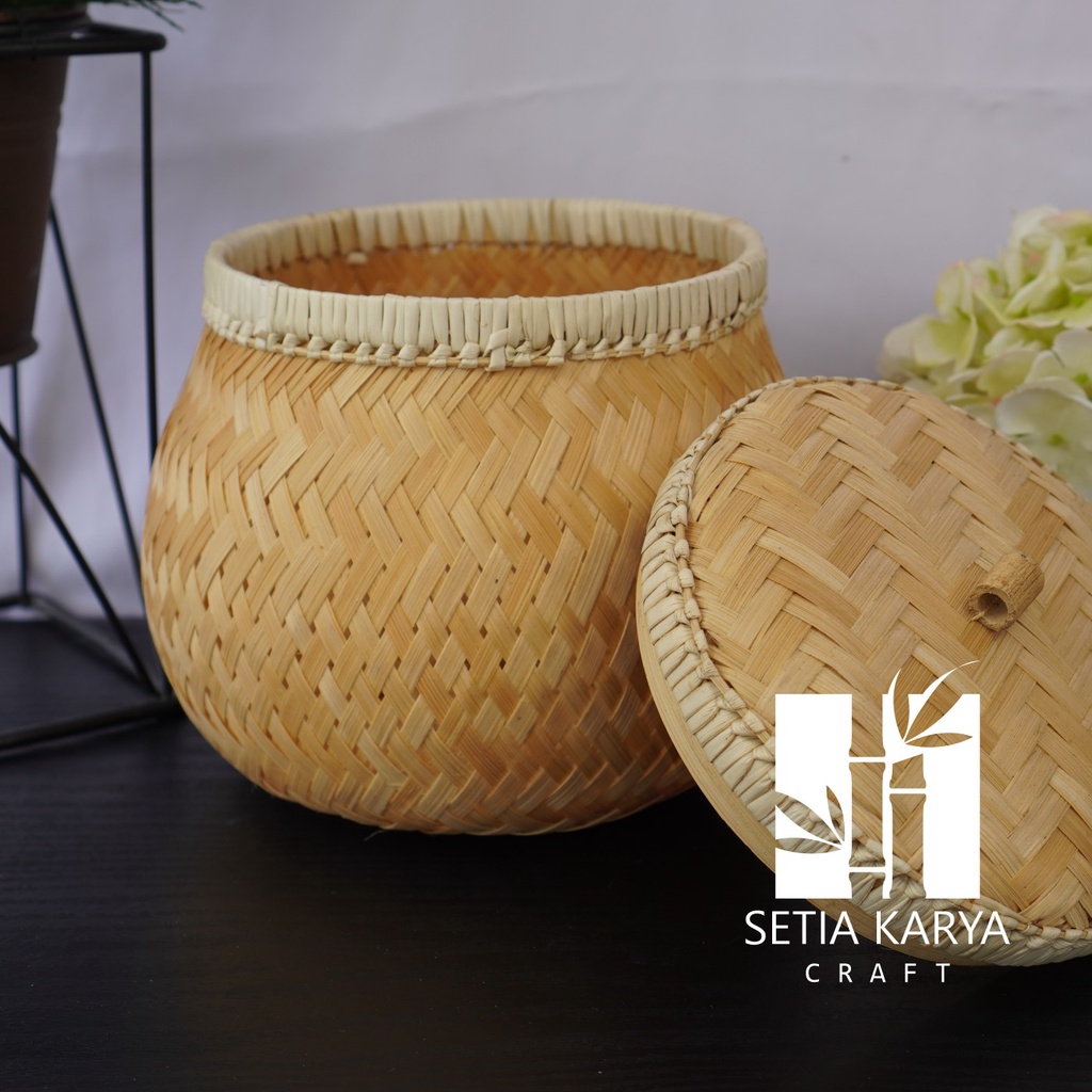 Jual Guci Tutup Anyaman Bambu Diameter 19 cm Ti…