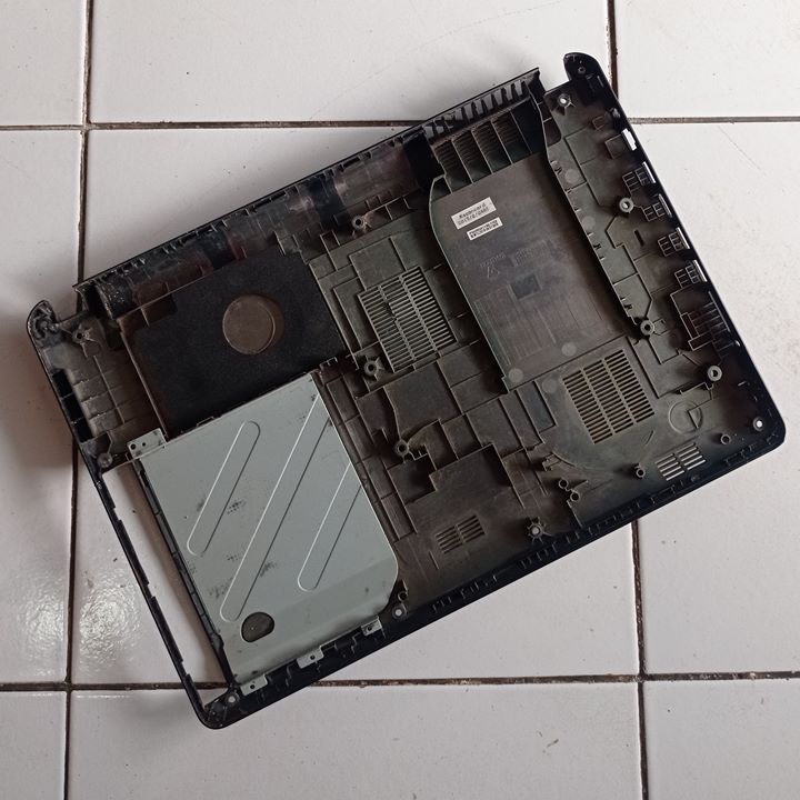 Jual Casing Tutup Bawah Laptop Acer One 14 Z1402 Bekas Second 111