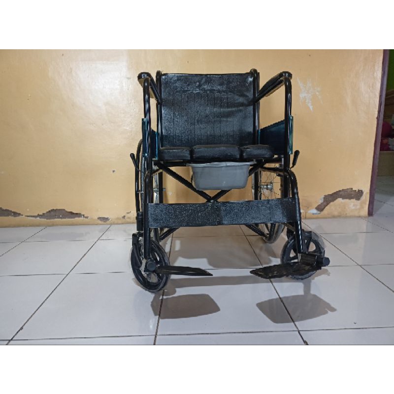 Jual Kursi roda bab kursi roda 2 in 1 kursi roda (second belum pake ...