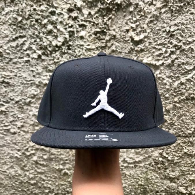 Jual Topi Air Jordan Pro Jumpman Snapback Hat Black/White Original ...