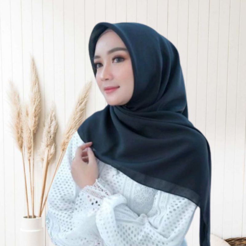 Jual Jilbab Segiempat Polos Bella Square Pollycotton Hitam Hijab Kerudung Segi Empat Krudung