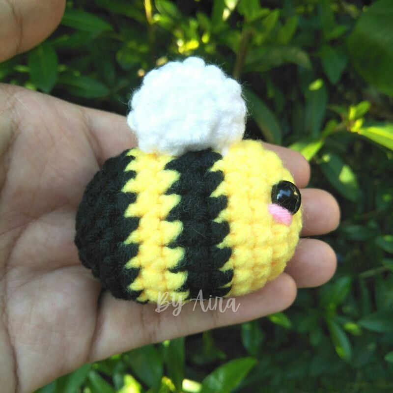 Jual Bee Crochet Amigurumi Keychain / Gantungan Kunci Rajut Bentuk ...