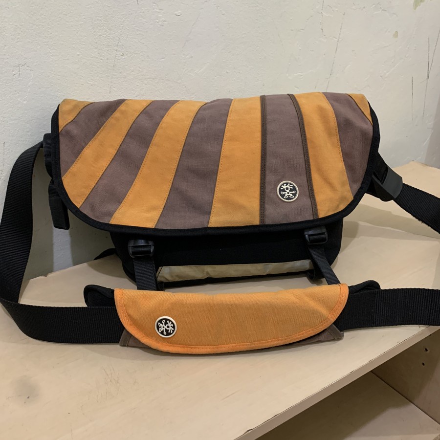 Jual Crumpler the barney rustle 851 | Shopee Indonesia