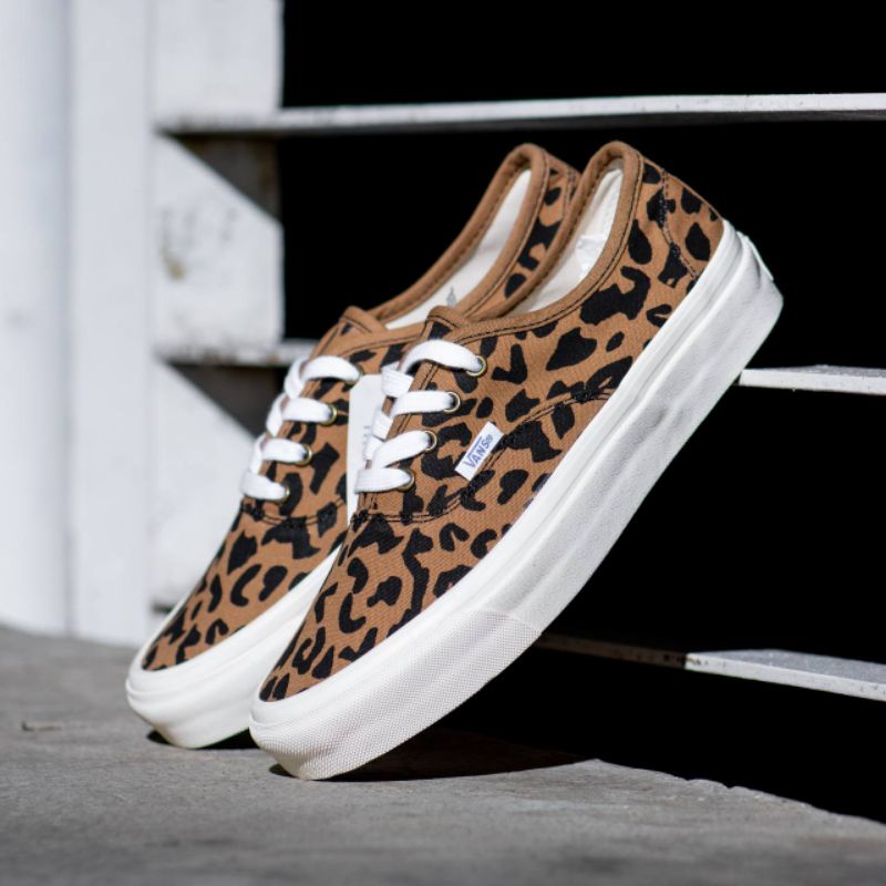 Foto sepatu vans leopard best sale