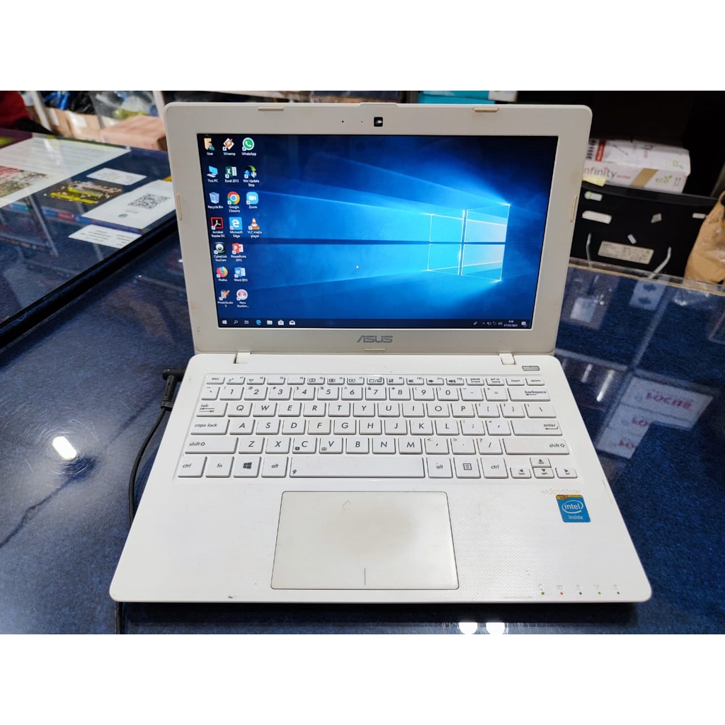 Jual Laptop / Notebook ASUS X200CA 4GB, 500GB, 11 inch, white (second