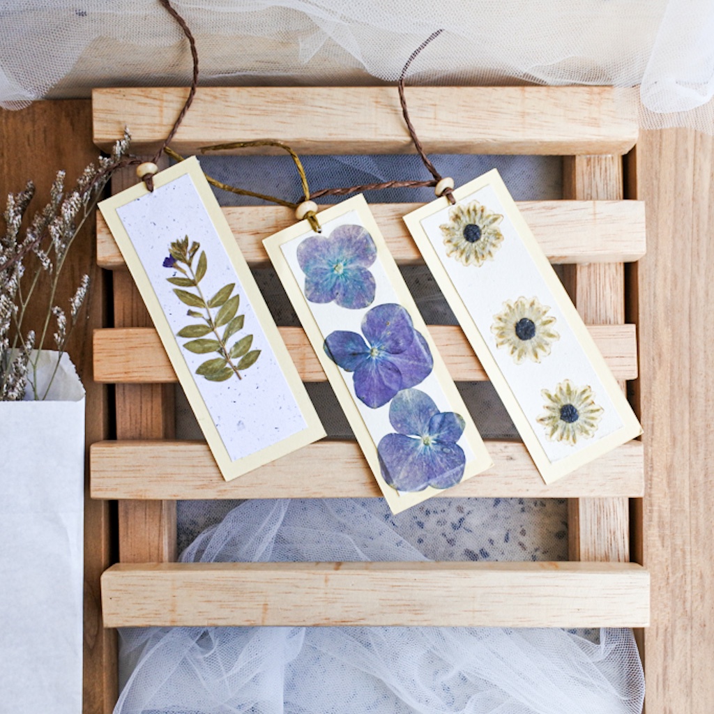 Jual Bookmark Flower | Pembatas Buku Bunga Asli by Herbaria | Shopee ...