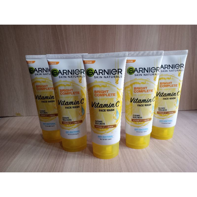 Jual Garnier bright complete vitamin C face wash, super whip & scrub