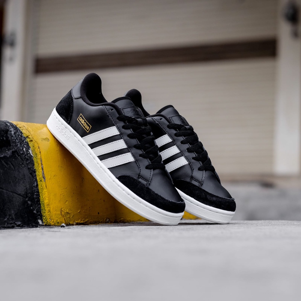 Jual Sepatu Sneakers Pria adidas GRAND COURT SE Black White Original