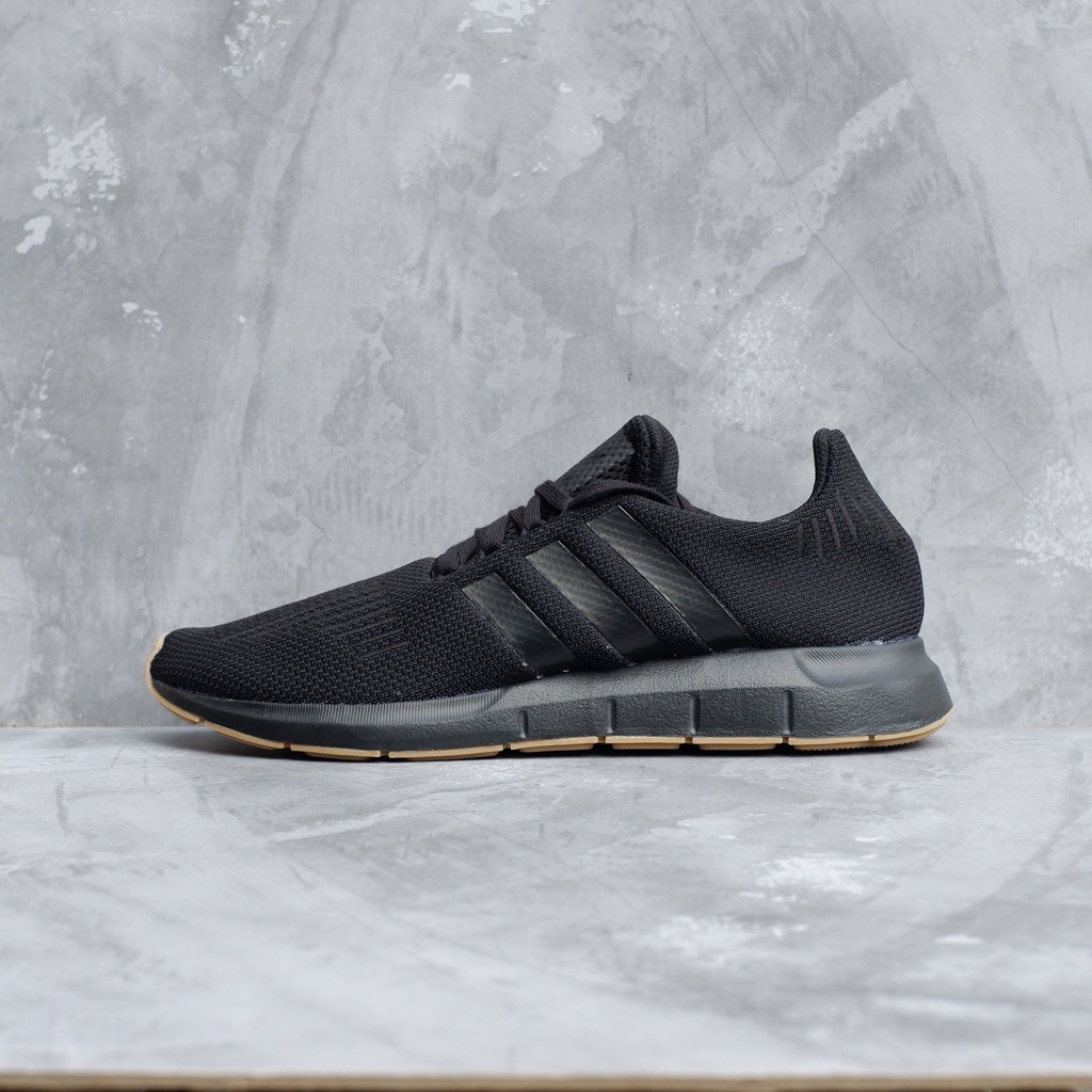 Jual SEPATU SNEAKERS ADIDAS SWIFT RUN BLACK GUM ORIGINAL Shopee Indonesia