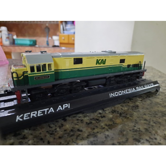 Jual Miniku Miniataur Kereta Api Locomotive Cc201 Lk03 Logo Baru Kai ...