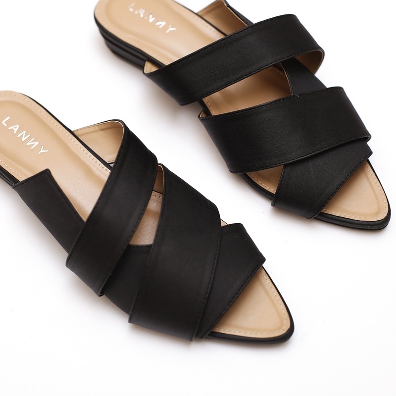 Amara Chain-Detail Toe Loop Sandals