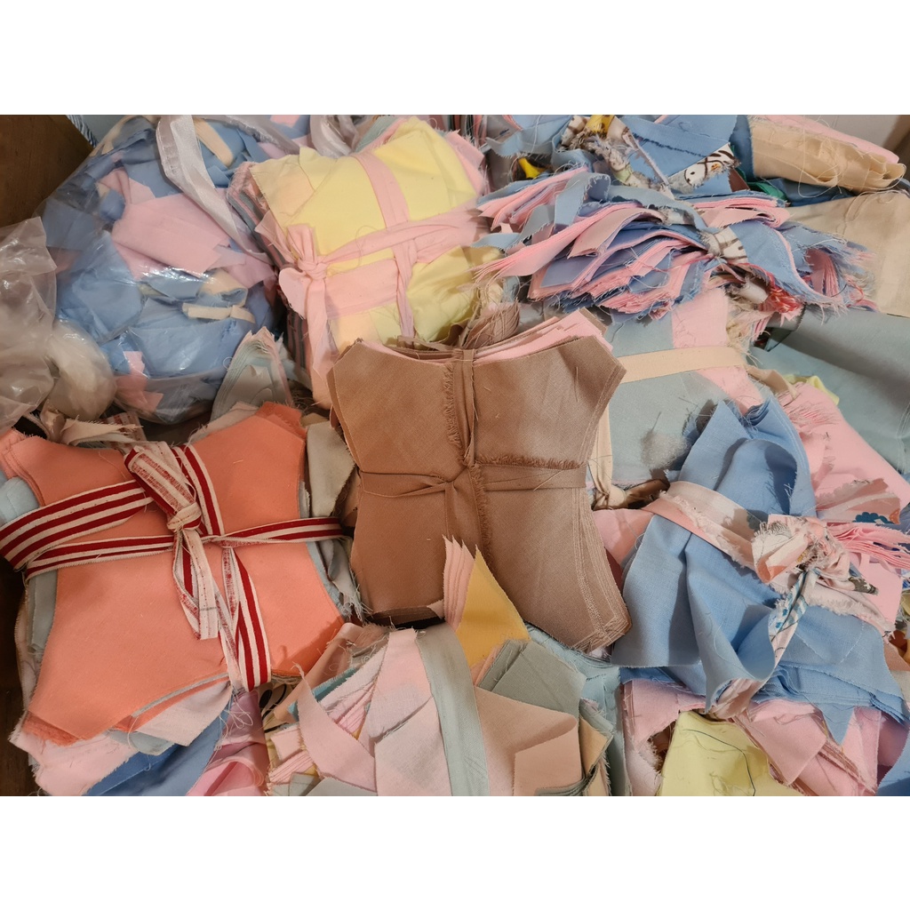 Jual KAIN PERCA POLOS KILOAN MULTI KAIN SISA POTONGAN | Shopee Indonesia