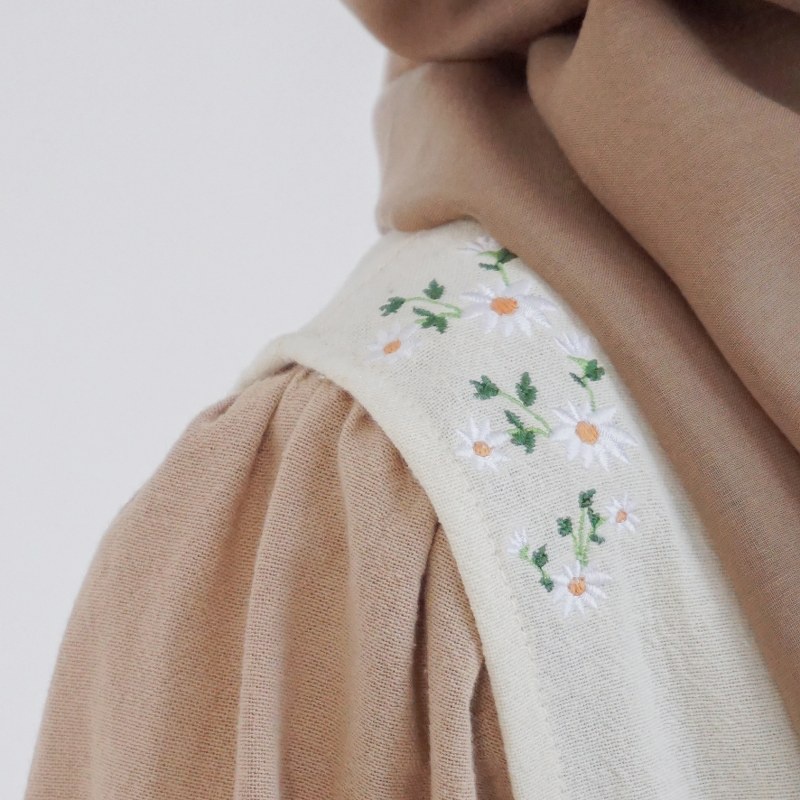 Jual LIFE AT MANNANA Vest Rompi Serene Dama Putih Broken White | Shopee ...