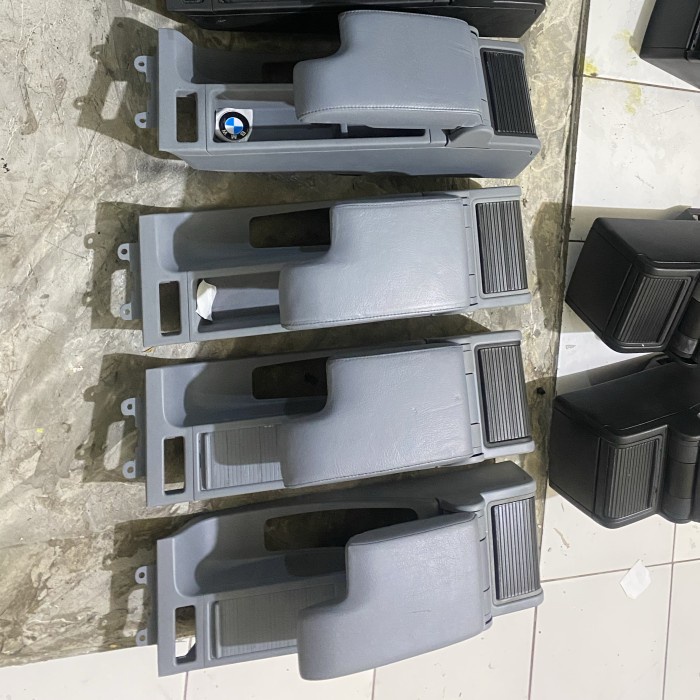Jual {Bekas} armrest bmw e46 grey color original lengkap mulus utuh