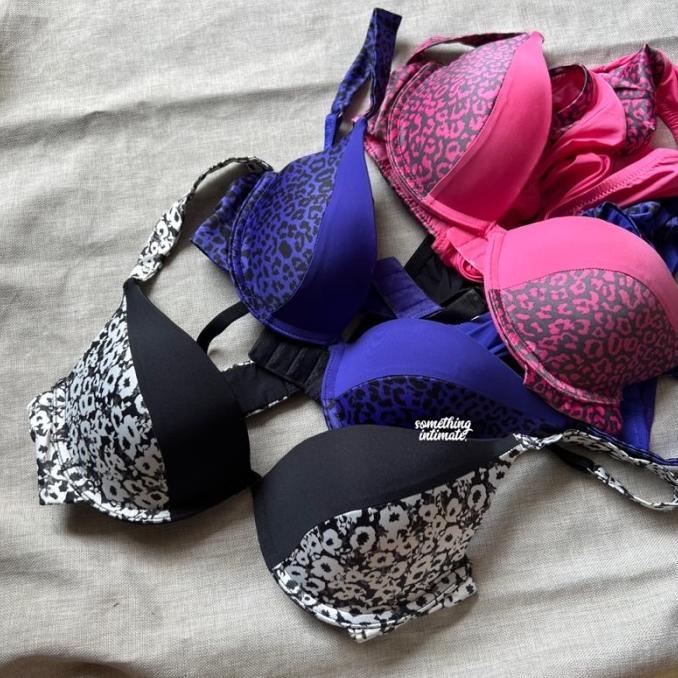 Jual ONE SET Victoria Secret Gel Pushup Plunge Bra Panty VS BH CD Seamless  - Pink Leo, 34B - Jakarta Utara - Something Intimate