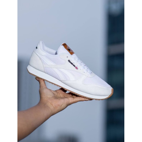 Jual REEBOK CLASSIC FULL WHITE ORIGINAL / SEPATU PRIA WANITA / SNEAKERS ...