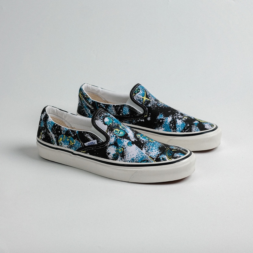 Vans slip hot sale on space