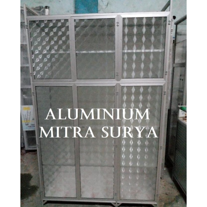 Jual Lemari Piring Full Kaca Box Rak Piring Keramik Almunium 3 Pintu ...
