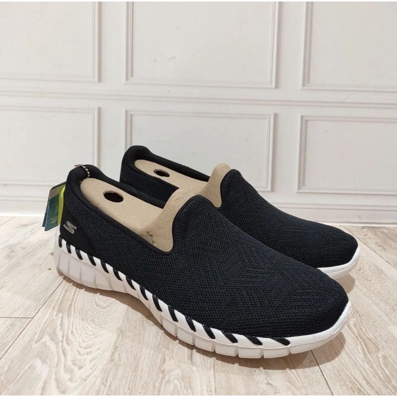 Harga sepatu skechers go walk 2 sales