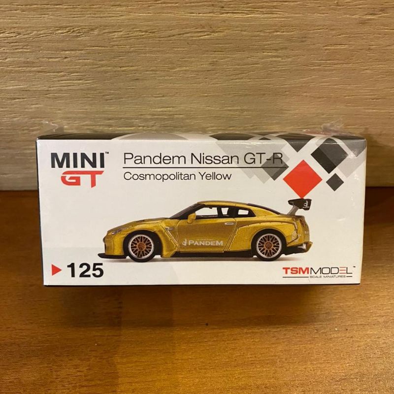 Mini-Gt Pandem Gt-R 35 Cosmopolitan Yellow1/64 Mini Car Left
