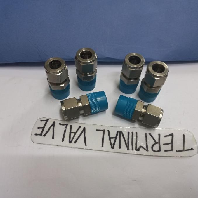 Swagelok SS-810-1-6 Stainless Steel Fitting - 1/2" OD Tube To 3/8" Male NPT Connector 5 thumbnail image