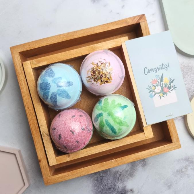 Jual 4 In 1 - 4 Round Bath Bomb Surprise Toys Inside In A Box | Shopee ...