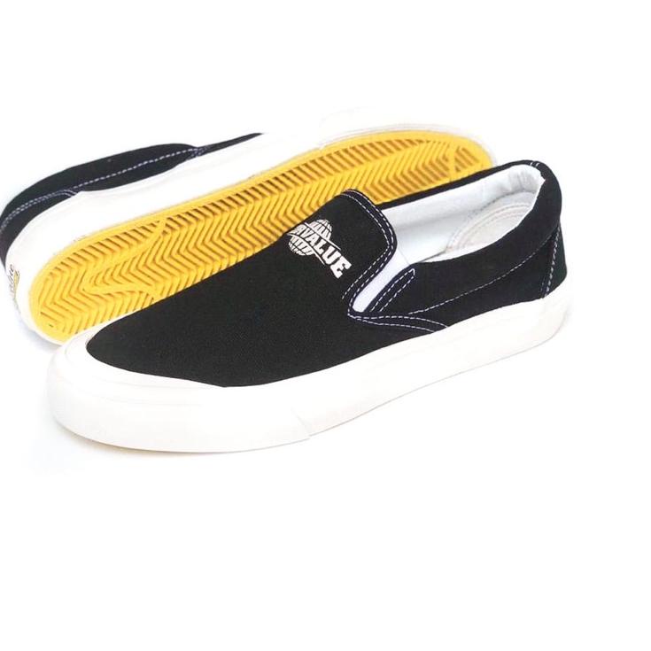 Globe on sale slip ons