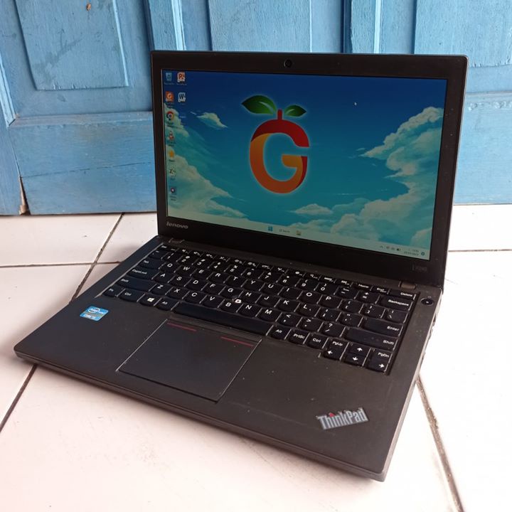 Lenovo X240 i5-4200U SSD240GB/8GB Fujitsu LH520 AMD Turion P520