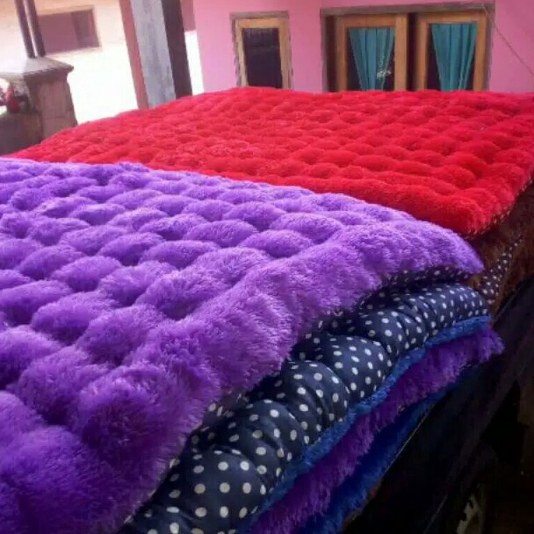 Jual ` kasur bulu rasfur lantai / Kasur gender bulu free 2 bantal jumbo ...
