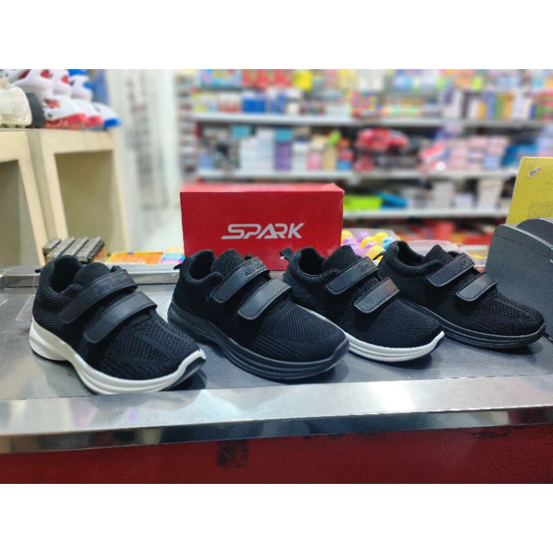 Toko hot sale sepatu sneakers