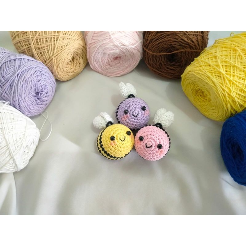 Jual amigurumi lebah mini (boneka rajut) gantungan kunci | Shopee Indonesia