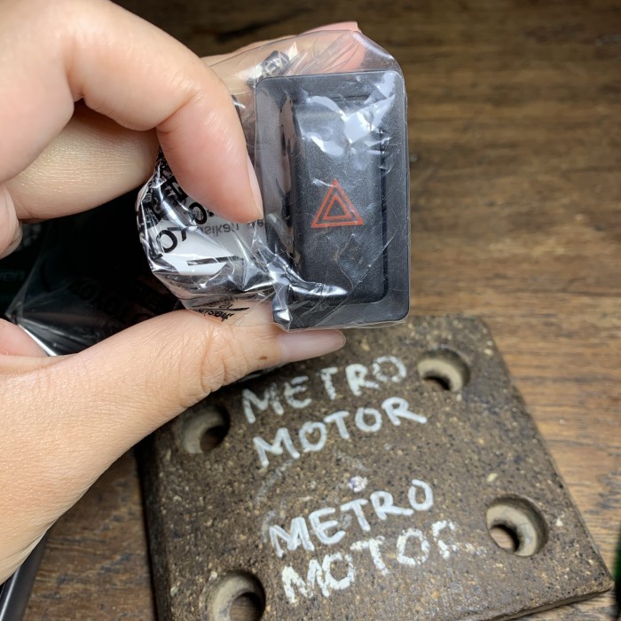 Jual Saklar Switch Hazard Lampu Peringatan Toyota Dyna Hino Dutro 130