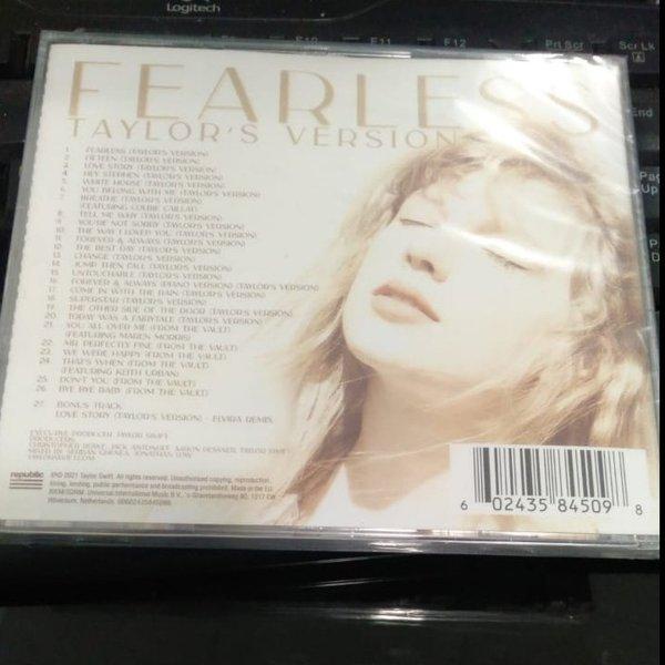 Jual Cd Taylor Swift Fearless Taylors Version 2cd Shopee Indonesia