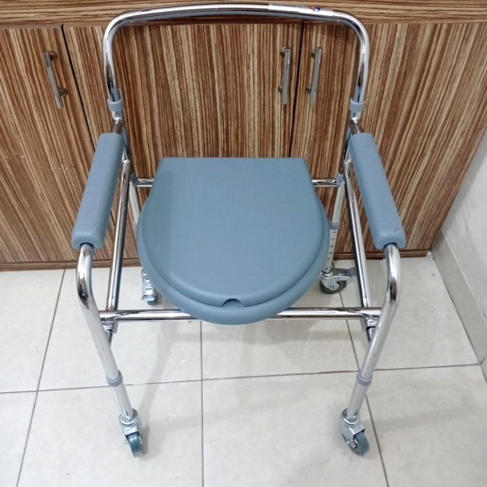 Jual Kursi Bab Lansia Lipat Roda Kursi Puk Commode Chair Pispot Roda Shopee Indonesia