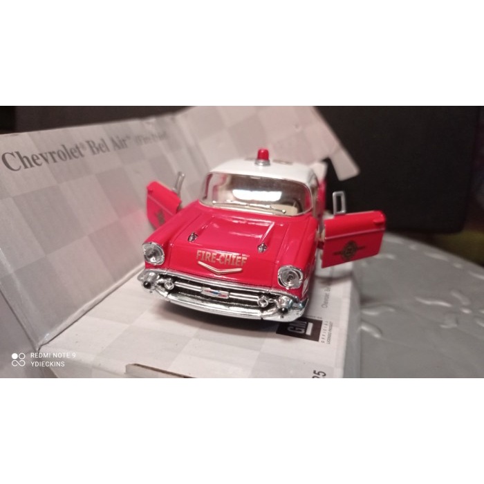 Kinsmart 1957 Chevrolet Bel Air Fire Chief 1/40 Scale Red