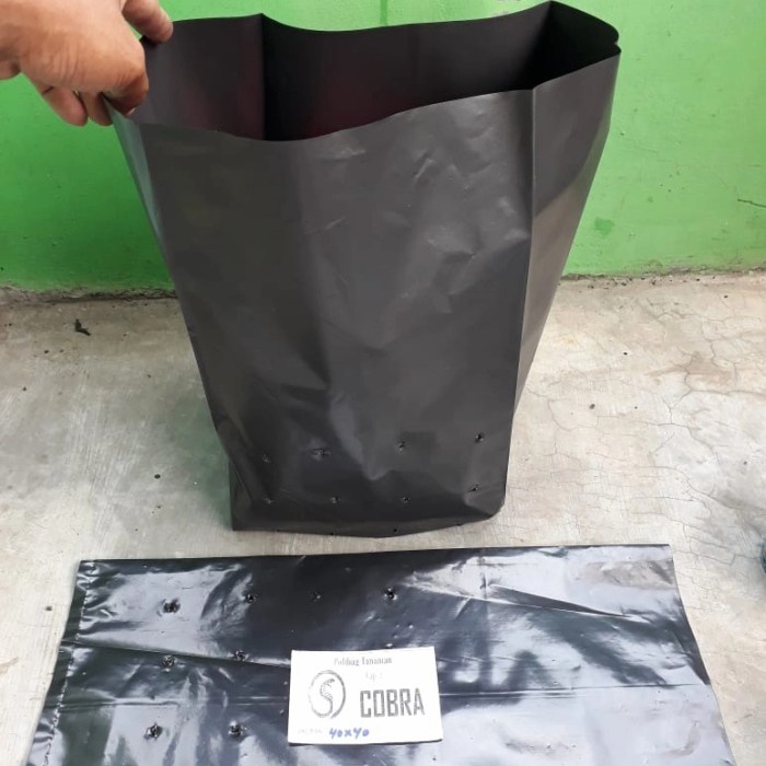 Jual Terlaris Plastik Polybag Tanaman Cap Cobra 40X40 Kantong Wadah ...