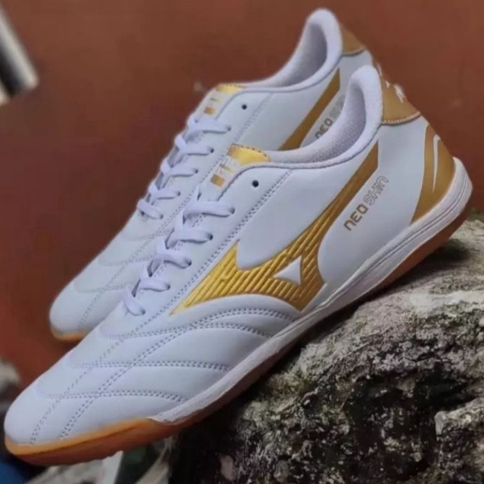 Jual Z 1 L SEPATU FUTSAL MIZUNO NEO SHIN PUTIH GOLD TERBARU SEPATU FUTSAL PRIA TERLARIS SEPATU FUTSAL MIZUNO langsung.kiirim Shopee Indonesia