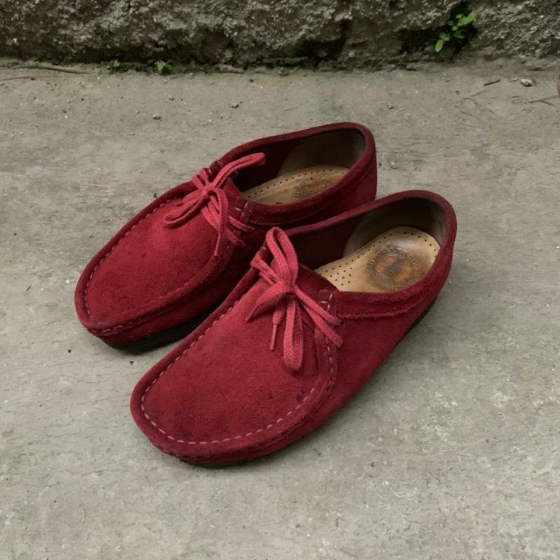 Maroon clarks wallabees deals